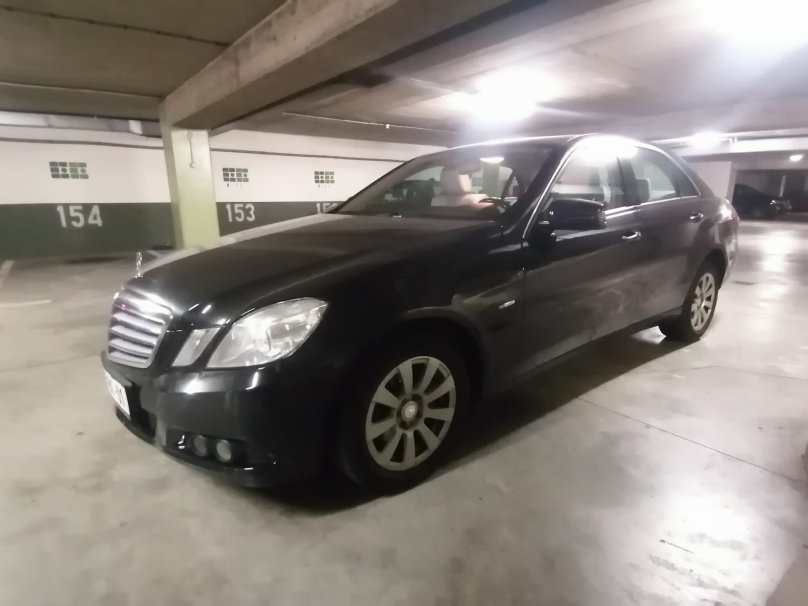 Obvestilo z vabilom k oddaji ponudb za nakup rabljenega službenega vozila veleposlaništva Mercedes MB E-220 (dizel)